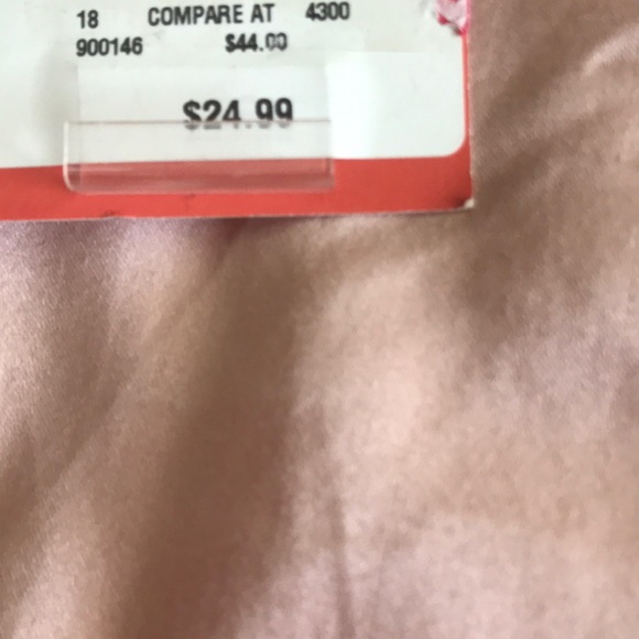 Rose gold antique look earrings NWT - Picture 2 of 3